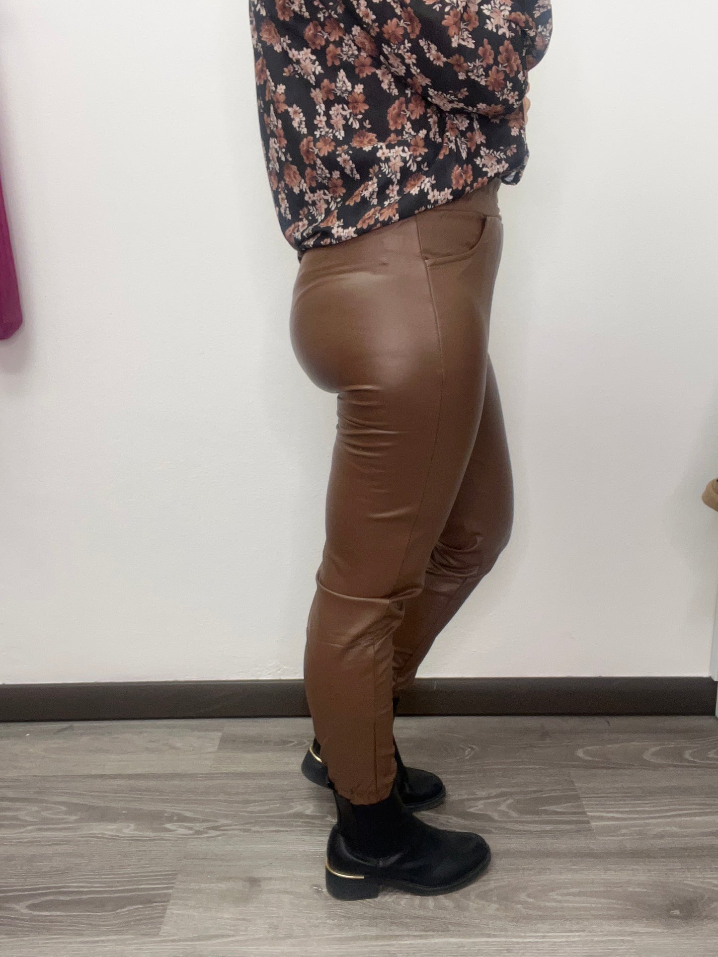 Jogger ecopelle bottoni - abbigliamento - Stilosa