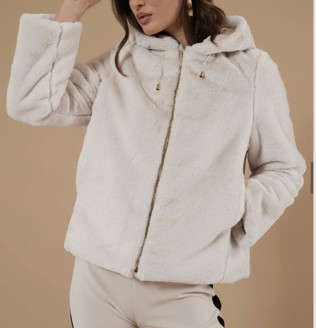 Pelliccia corta con cappuccio - abbigliamento - Artigli