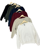 Carica l'immagine nel visualizzatore di Gallery, Felpina garzata borchie - abbigliamento - Stilosa
