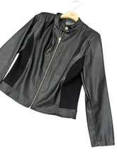 Carica l&#39;immagine nel visualizzatore di Gallery, Giacca ecopelle curvy - abbigliamento - Jiveley
