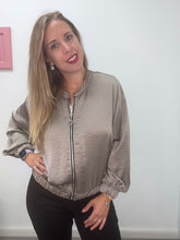 Carica l'immagine nel visualizzatore di Gallery, Felpa raso con zip - abbigliamento - Stilosa
