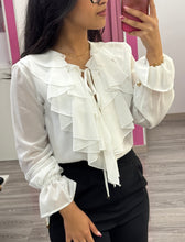 Carica l'immagine nel visualizzatore di Gallery, Blusa con volant al collo - abbigliamento - Artigli
