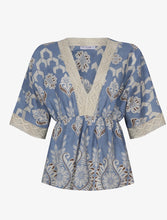 Carica l'immagine nel visualizzatore di Gallery, Blusa fantasia manica kimono - abbigliamento - Artigli
