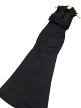 Carica l&#39;immagine nel visualizzatore di Gallery, Abito nero con mantella - abbigliamento - Stilosa
