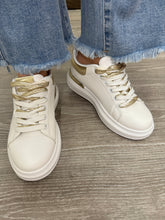 Carica l&#39;immagine nel visualizzatore di Gallery, Sneakers lacci irridescenti - Scarpe - Stilosa

