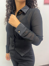 Carica l&#39;immagine nel visualizzatore di Gallery, Camicia con baschina e collo in raso - abbigliamento - Artigli
