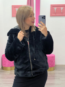 Pelliccia corta con cappuccio - abbigliamento - Artigli
