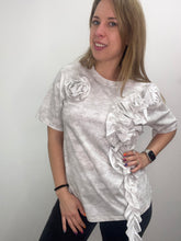 Carica l&#39;immagine nel visualizzatore di Gallery, T-shirt slavata con ricamo - abbigliamento - Stilosa
