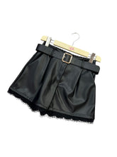 Carica l&#39;immagine nel visualizzatore di Gallery, Short ecopelle con pizzo - abbigliamento - Stilosa

