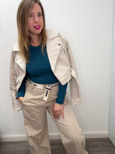 Carica l'immagine nel visualizzatore di Gallery, Chiodo foderato beige con cint - abbigliamento - Stilosa
