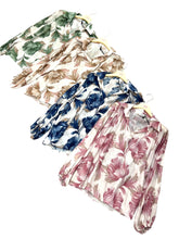 Carica l&#39;immagine nel visualizzatore di Gallery, Camicia scollo a V floreale - abbigliamento - Stilosa
