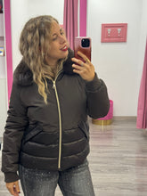 Carica l'immagine nel visualizzatore di Gallery, Piumino bimaterico con ecopelle - abbigliamento - Artigli
