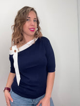 Carica l'immagine nel visualizzatore di Gallery, Maglia bicolore con scollo asimmetrico - abbigliamento - Artigli
