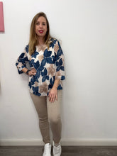 Carica l'immagine nel visualizzatore di Gallery, Camicetta plisettatata fiorita - abbigliamento - Stilosa
