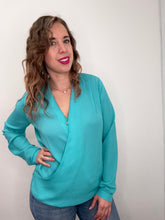 Carica l'immagine nel visualizzatore di Gallery, Blusa incrociata bottone - abbigliamento - Artigli
