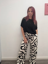 Carica l'immagine nel visualizzatore di Gallery, Pantalone tuta black and white - abbigliamento - Stilosa
