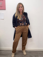 Carica l'immagine nel visualizzatore di Gallery, Pantalone straight con cintura - abbigliamento - Artigli
