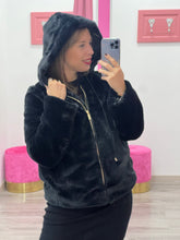Carica l&#39;immagine nel visualizzatore di Gallery, Pelliccia corta con cappuccio - abbigliamento - Artigli
