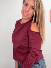 Carica l'immagine nel visualizzatore di Gallery, Maglia spalla scoperta borchie - abbigliamento - Stilosa
