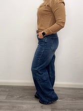 Carica l'immagine nel visualizzatore di Gallery, Jeans palazzo con cintura - abbigliamento - Stilosa
