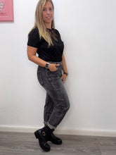 Carica l'immagine nel visualizzatore di Gallery, Jeans baloon nero slavato 1662 - abbigliamento - Stilosa
