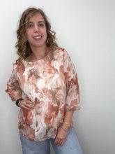 Carica l'immagine nel visualizzatore di Gallery, Camicetta plisettatata fiorita - abbigliamento - Stilosa
