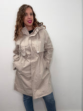 Carica l'immagine nel visualizzatore di Gallery, Trench lungo beige con cappuccio - abbigliamento - Stilosa
