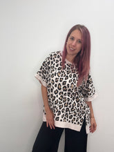 Carica l'immagine nel visualizzatore di Gallery, Maxitshirt maculate beige - abbigliamento - Stilosa
