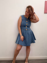 Carica l'immagine nel visualizzatore di Gallery, ABito denim ruota con bottoni - abbigliamento - Stilosa
