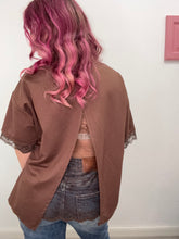 Carica l'immagine nel visualizzatore di Gallery, T-shirt girocollo con pizzo manica - abbigliamento - Stilosa
