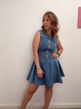 Carica l'immagine nel visualizzatore di Gallery, ABito denim ruota con bottoni - abbigliamento - Stilosa
