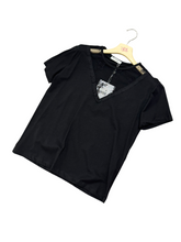 Carica l'immagine nel visualizzatore di Gallery, T-shirt con pizzo ricamato - abbigliamento - Artigli
