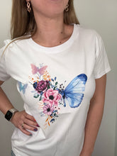 Carica l&#39;immagine nel visualizzatore di Gallery, T-shirt farfalla fiorita - abbigliamento - Stilosa
