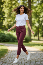 Carica l'immagine nel visualizzatore di Gallery, Jeans  MOM FIT 1126 - abbigliamento - Stilosa
