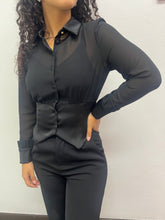 Carica l&#39;immagine nel visualizzatore di Gallery, Camicia con baschina e collo in raso - abbigliamento - Artigli
