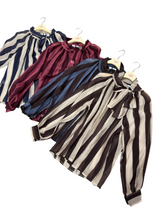 Carica l'immagine nel visualizzatore di Gallery, Camicetta e fiocco righe verticale - abbigliamento - Stilosa
