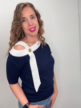 Carica l'immagine nel visualizzatore di Gallery, Maglia bicolore con scollo asimmetrico - abbigliamento - Artigli
