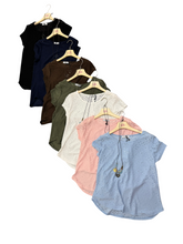 Carica l'immagine nel visualizzatore di Gallery, Maglia traforata con collana - abbigliamento - Stilosa
