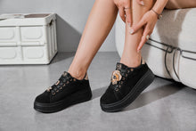 Carica l&#39;immagine nel visualizzatore di Gallery, Sneakers con charms oro - Scarpe - Stilosa
