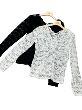 Carica l'immagine nel visualizzatore di Gallery, Maglia pizzo scollo arriccio - abbigliamento - Stilosa
