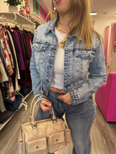 Carica l'immagine nel visualizzatore di Gallery, Giacca jeans corta profili borchiati - abbigliamento - Stilosa
