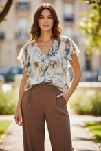 Carica l'immagine nel visualizzatore di Gallery, Blusa con rouches in fantasia - abbigliamento - Jiveley
