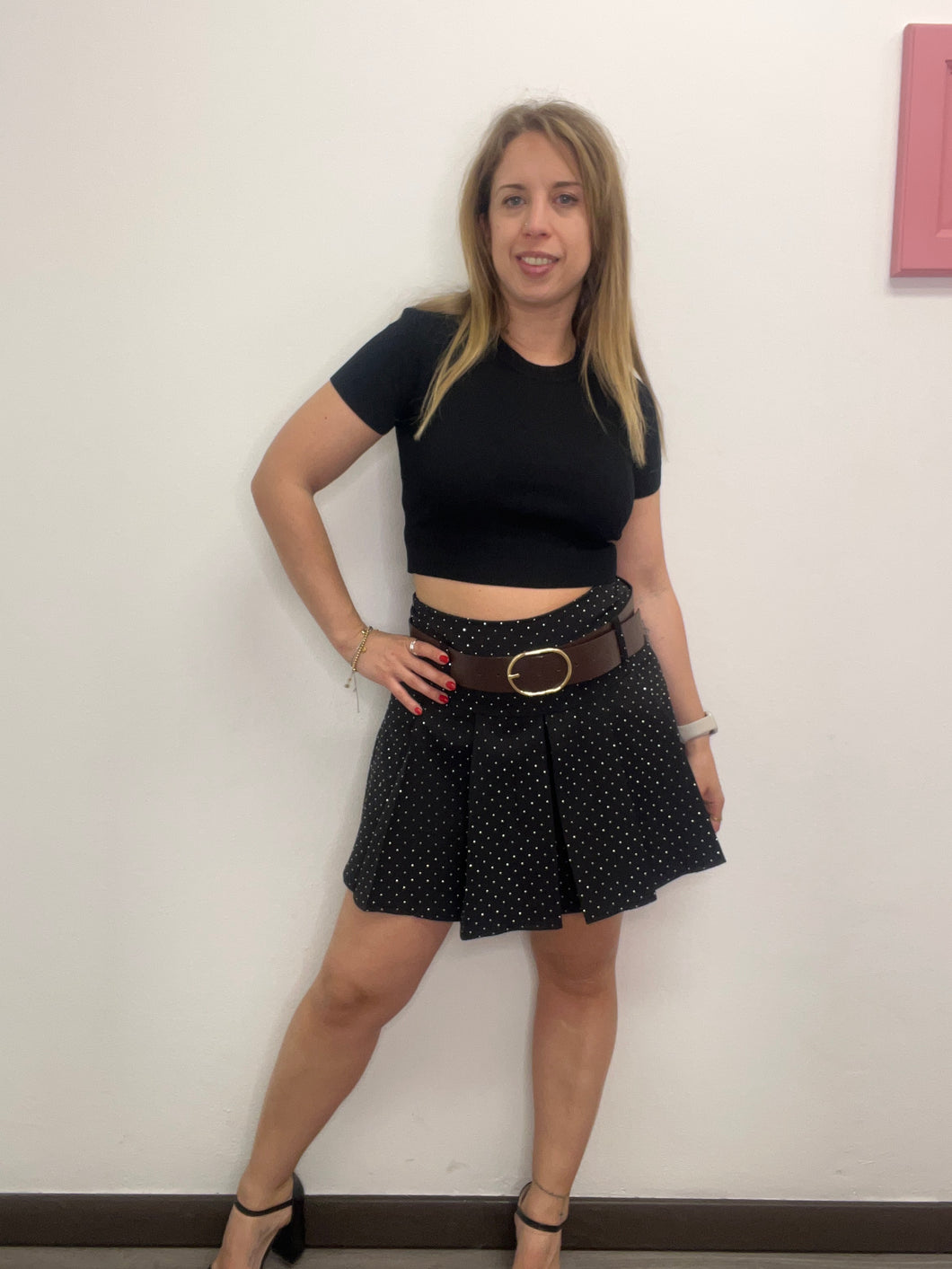 Gonna corta con piegoni e cintura - abbigliamento - Stilosa