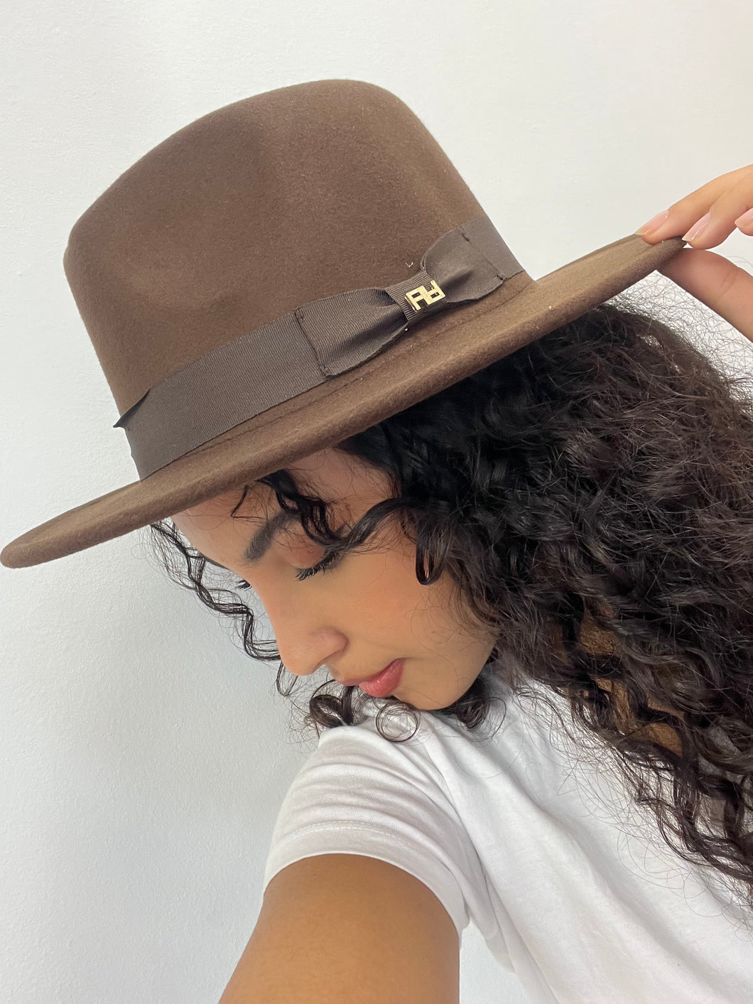 Cappello con falda - abbigliamento - Artigli