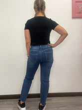 Carica l&#39;immagine nel visualizzatore di Gallery, Jeans sfrangiato curvy MOM - abbigliamento - Stilosa
