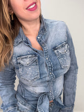 Carica l'immagine nel visualizzatore di Gallery, Camicia jeans strass centrali - abbigliamento - Stilosa
