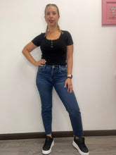 Carica l&#39;immagine nel visualizzatore di Gallery, Jeans sfrangiato curvy MOM - abbigliamento - Stilosa
