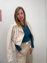 Carica l'immagine nel visualizzatore di Gallery, Chiodo foderato beige con cint - abbigliamento - Stilosa
