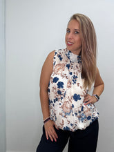 Carica l'immagine nel visualizzatore di Gallery, Camicetta con fiori e fiocco dietro - abbigliamento - Stilosa
