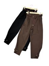 Carica l'immagine nel visualizzatore di Gallery, Pantalone con bottoni e cinturona - abbigliamento - Stilosa
